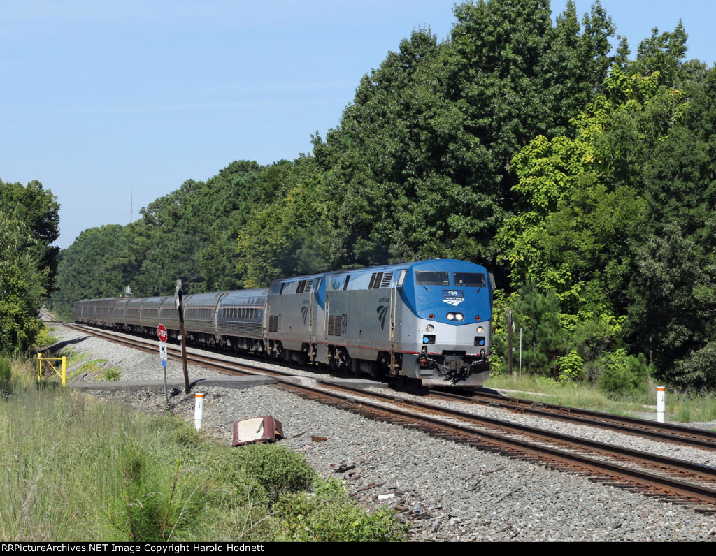 AMTK 139 leads train P092-01 towards the station